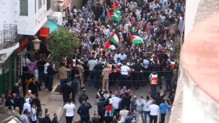 مناهضو التطبيع يواصلون الاحتجاج ضد المجازر في غزة ويستنكرون التضييق وقمع المسيرات
