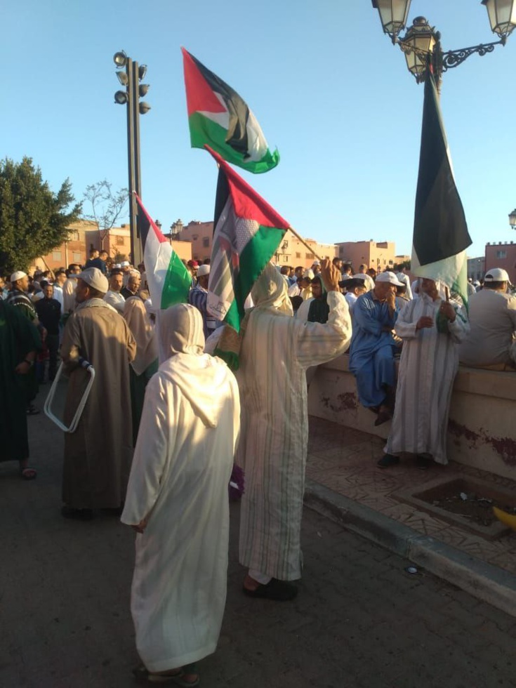 العلم الفلسطيني حاضر بصلاة العبد بابن جرير